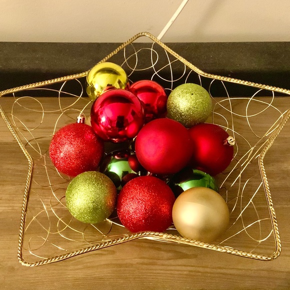 Large Gold star shaped Christmas basket with Balls table top decor. - Picture 4 of 4